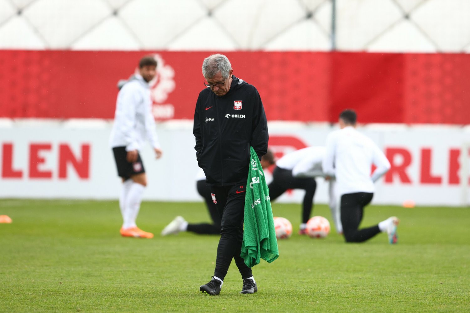 Fernando Santos obserwuje piłkarzy, który powołał do kadry. W piątek poznamy odpowiedź co do składu reprezentacji.