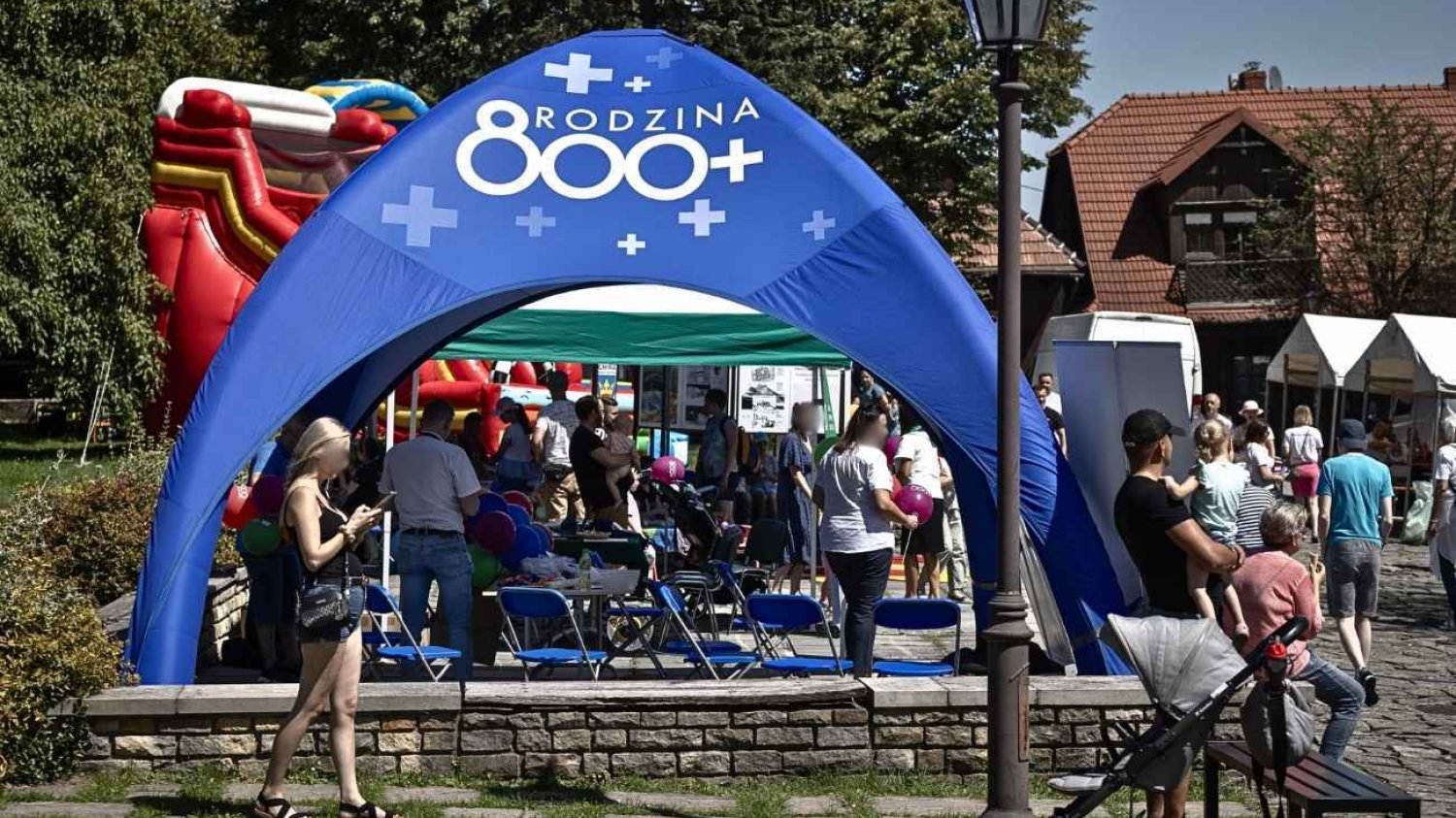 800+ tylko dla osób pracujących i płacących podatki? Taki pomysł ma Kosiniak-Kamysz