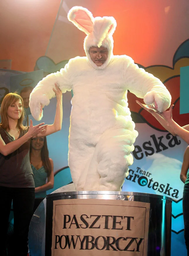 Twórcą kultury Jacek Kurski pozostawał poniekąd za sprawą występów w Teatrze Groteska w Krakowie...