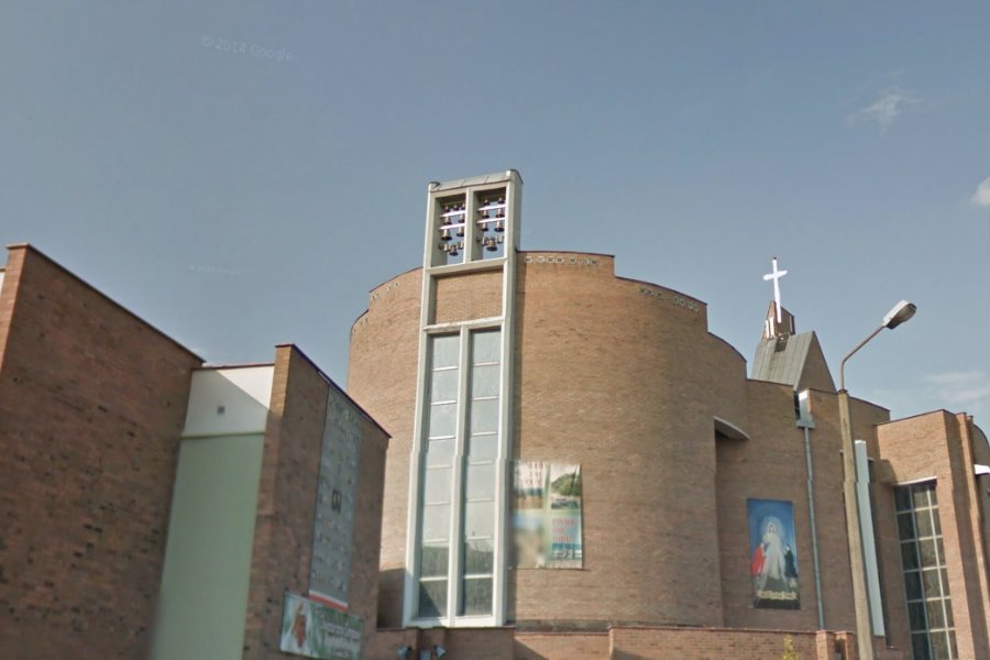 Toruński kościół pw. Miłosierdzia Bożego mieści się niedaleko siedziby Radia Maryja w Toruniu.