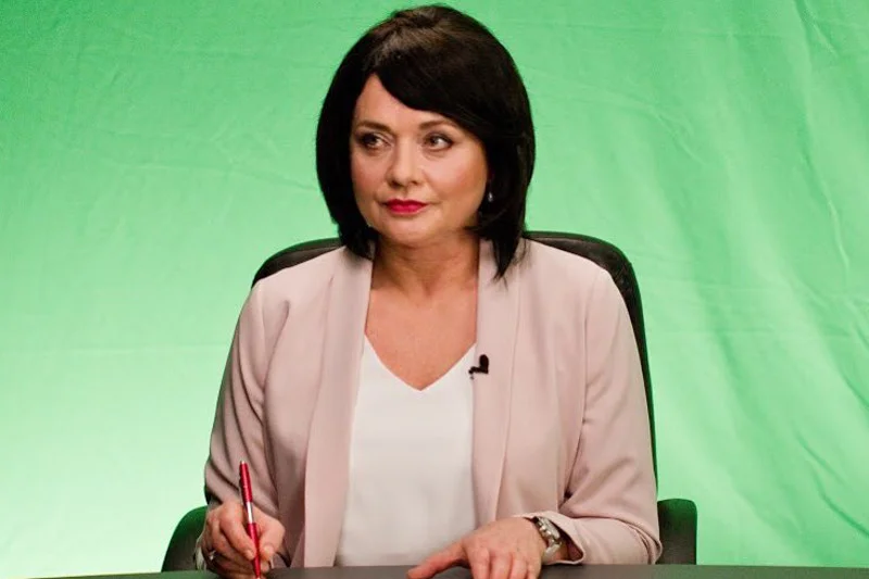 Małgorzata Ostrowska-Królikowska jako Danuta Holecka w "Uchu Prezesa".