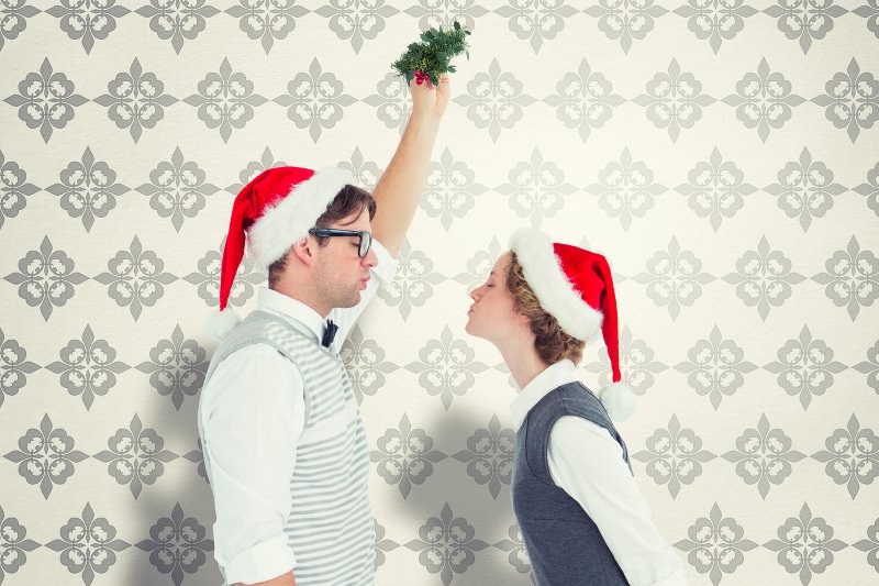 Jemioła symbolem miłości, pocałunek pod nią to w świąteczny czas obowiązek.