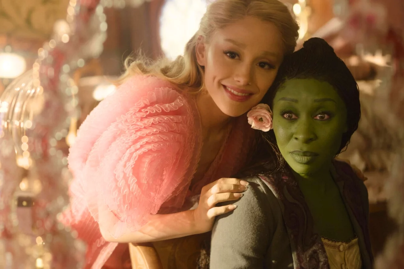 Ariana Grande i Cynthia Erivo w filmie "Wicked"