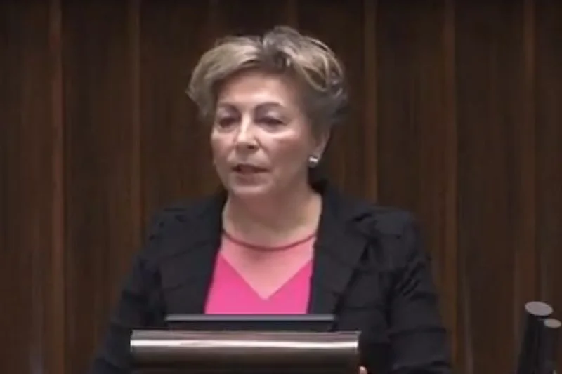 Posłanka Anna Cicholska z PiS toczy spór z partyjnym kolegą Robertem Kołakowskim.