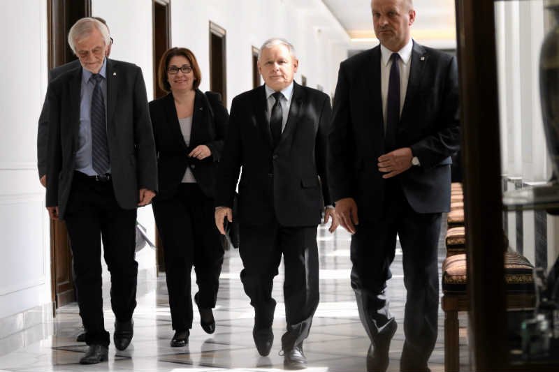 Jarosław Kaczyński wygrał sprawę spotkania liderów partyjnych ws. Trybunału Konstytucyjnego.