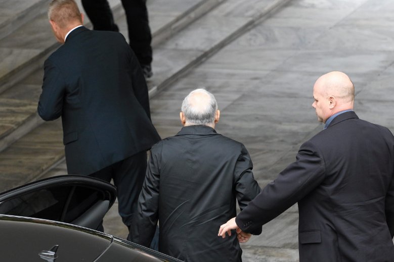 W PiS huczy od plotek na temat przyszłości Jarosława Kaczyńskiego. Prezes ma odejść na emeryturę po najbliższych wyborach parlamentarnych.