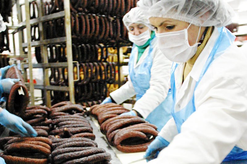 "Newsweek" ujawnia jak bardzo może oszukać nas skład najpopularniejszej i najtańszej żywności.