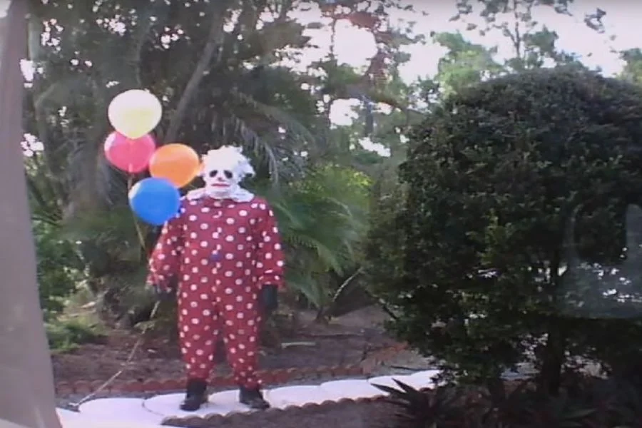 Przerażający Wrinkles the Clown terroryzuje dzieci na Florydzie