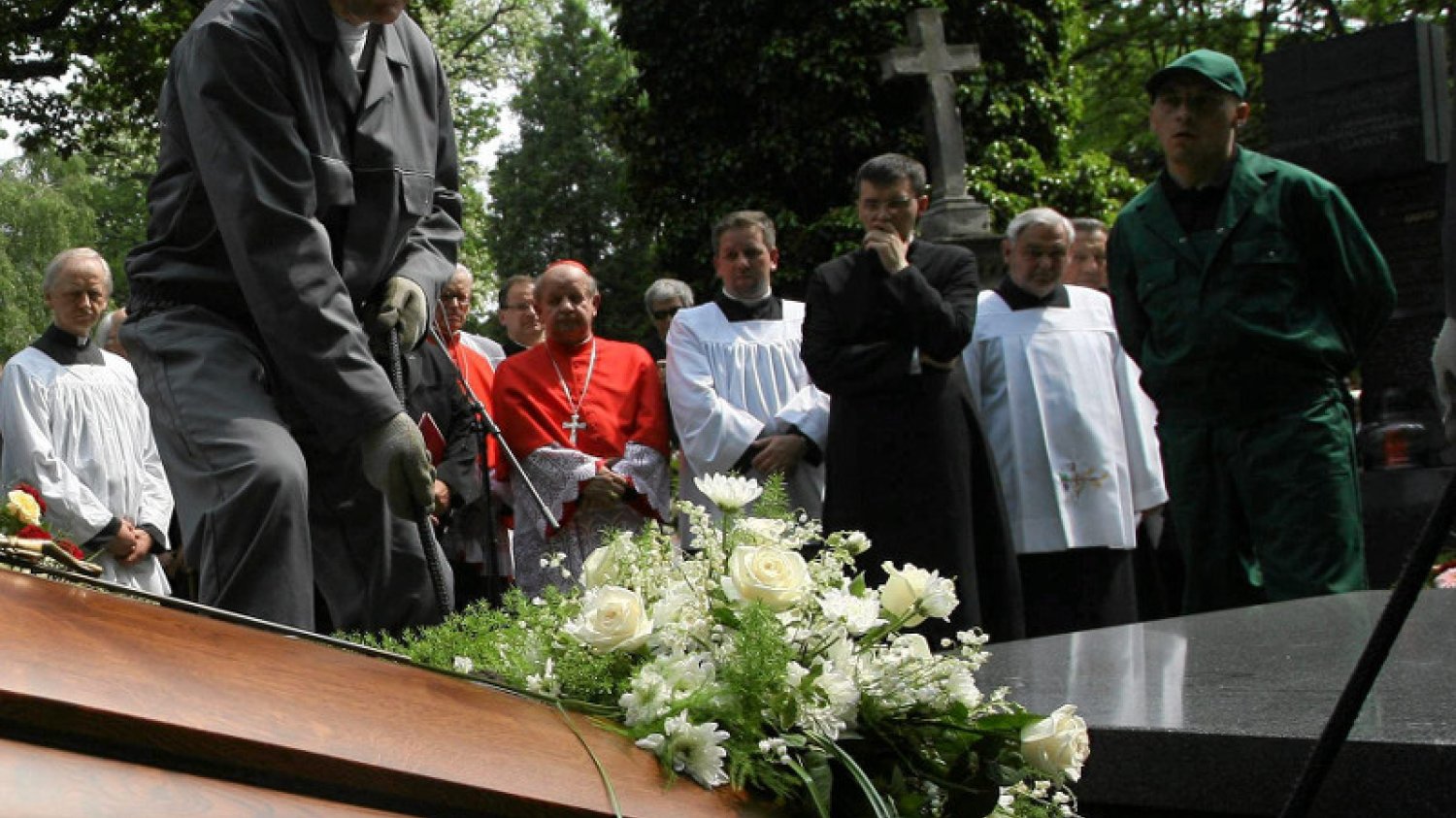 Żeby pochować zmarłego trzeba dopełnić formalności