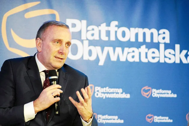 Grzegorz Schetyna może mieć powody do zadowolenia - jego partia niemal doścignęła w sondażach Prawo i Sprawiedliwość.