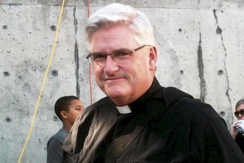 O. John Whitney przekonuje, że katolicy powinni popierać małżeństwa homoseksualne.