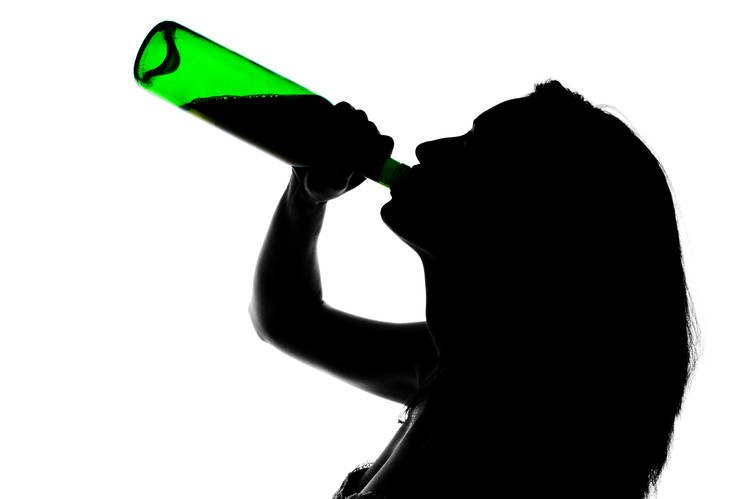 Młode, niezamężne, dobrze wykształcone kobiety częściej nadużywają [url=http://shutr.bz/1ePcGjs]alkoholu[/url]