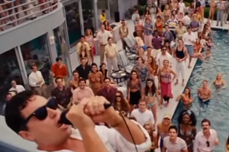 Leonardo di Caprio jako Jordan Belfort.