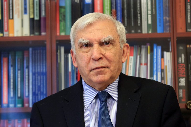 – Putin zmierza do tego, by Ukrainę uzależnić od Rosji – uważa były minister spraw zagranicznych prof. Adam Rotfeld.