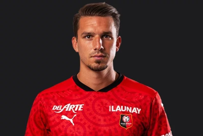 Hunou w tym sezonie Ligue 1 zdobył cztery bramki. Adrien Hunou z Rennes chce grać dla reprezentacji Polski.