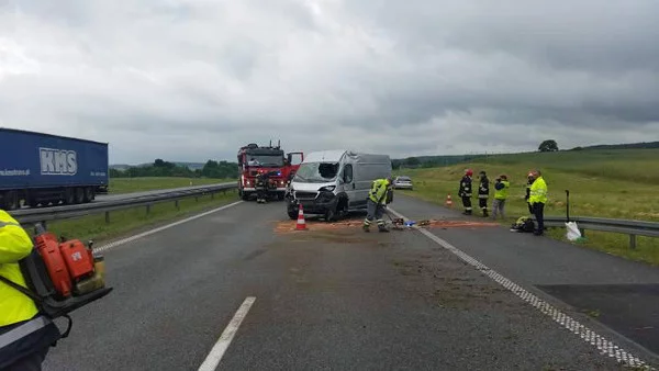 Samochód Andrzeja Perugi po zderzeniu z mercedesem prof. Lecha Morawskiego.
