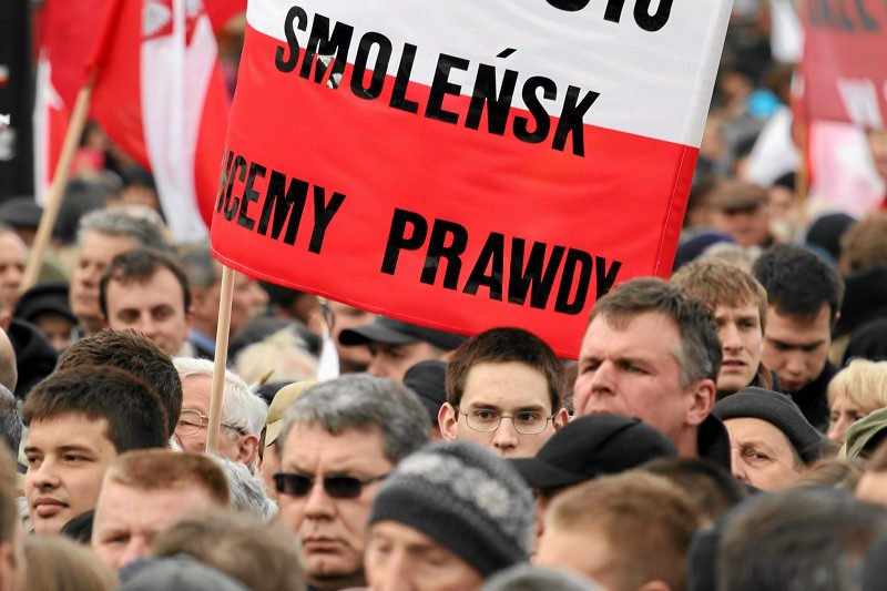 Aż co czwarty Polak uważa, że w Smoleńsku mogło dojść do zamachu.