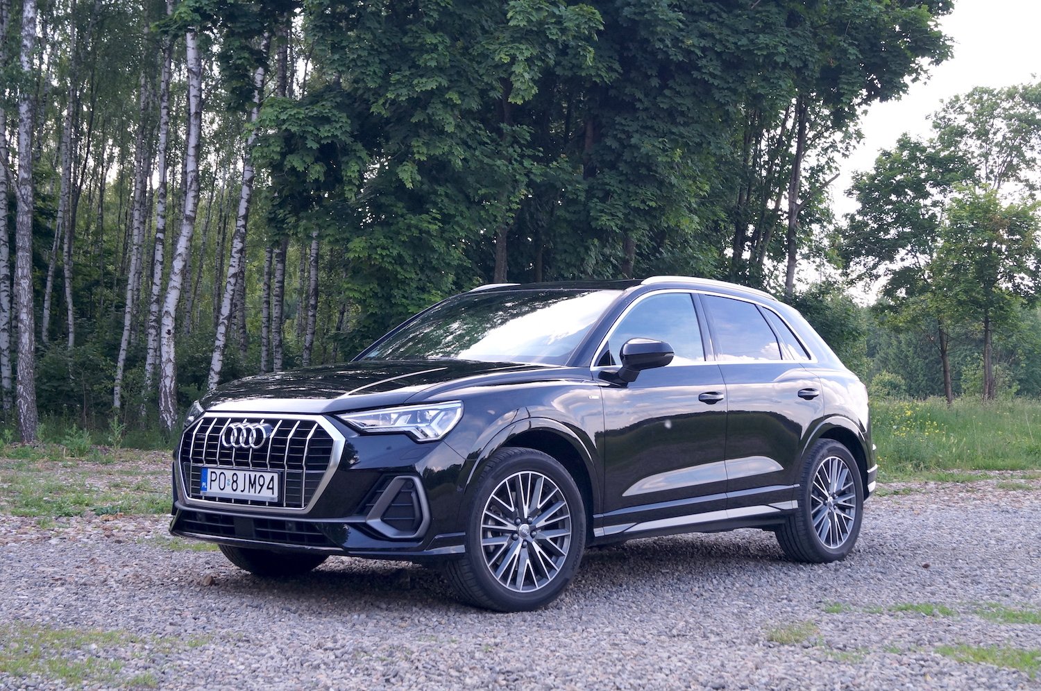 Audi Q3 45 TFSI quattro S line to propozycja dla tych, którzy cenią sobie wszechstronność. Za to auto trzeba jednak słono zapłacić.