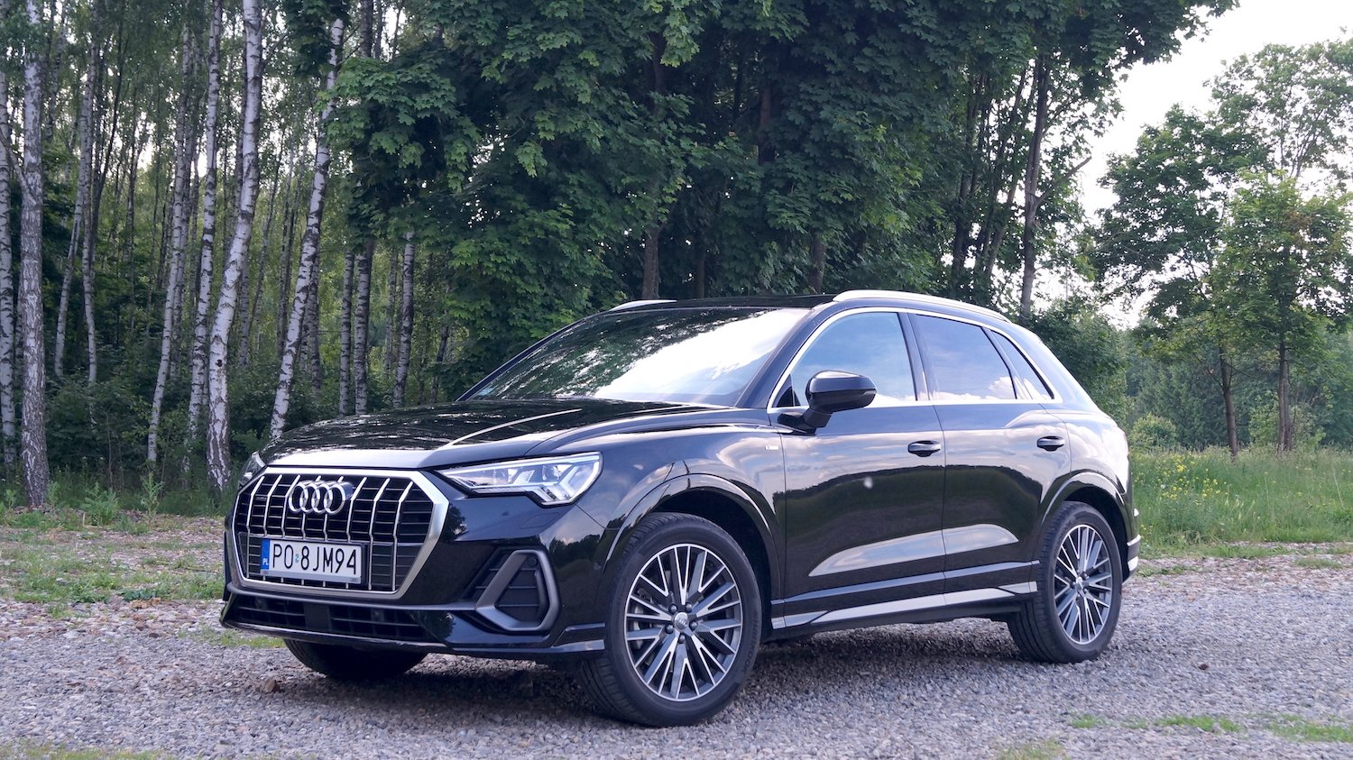 Audi Q3 45 TFSI quattro S line to propozycja dla tych, którzy cenią sobie wszechstronność. Za to auto trzeba jednak słono zapłacić.