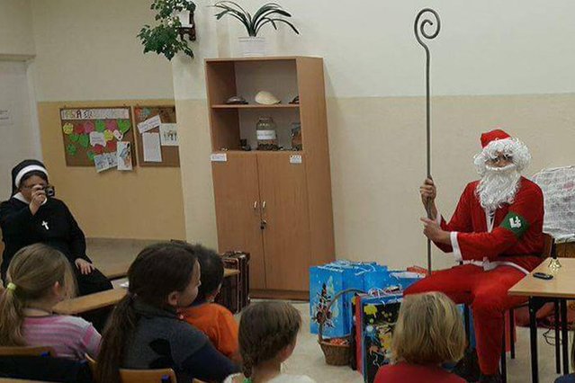 Kto kłamie ws. zabawiania dzieci przez Mikołaja - nacjonalistę? Caritas czy ONR?