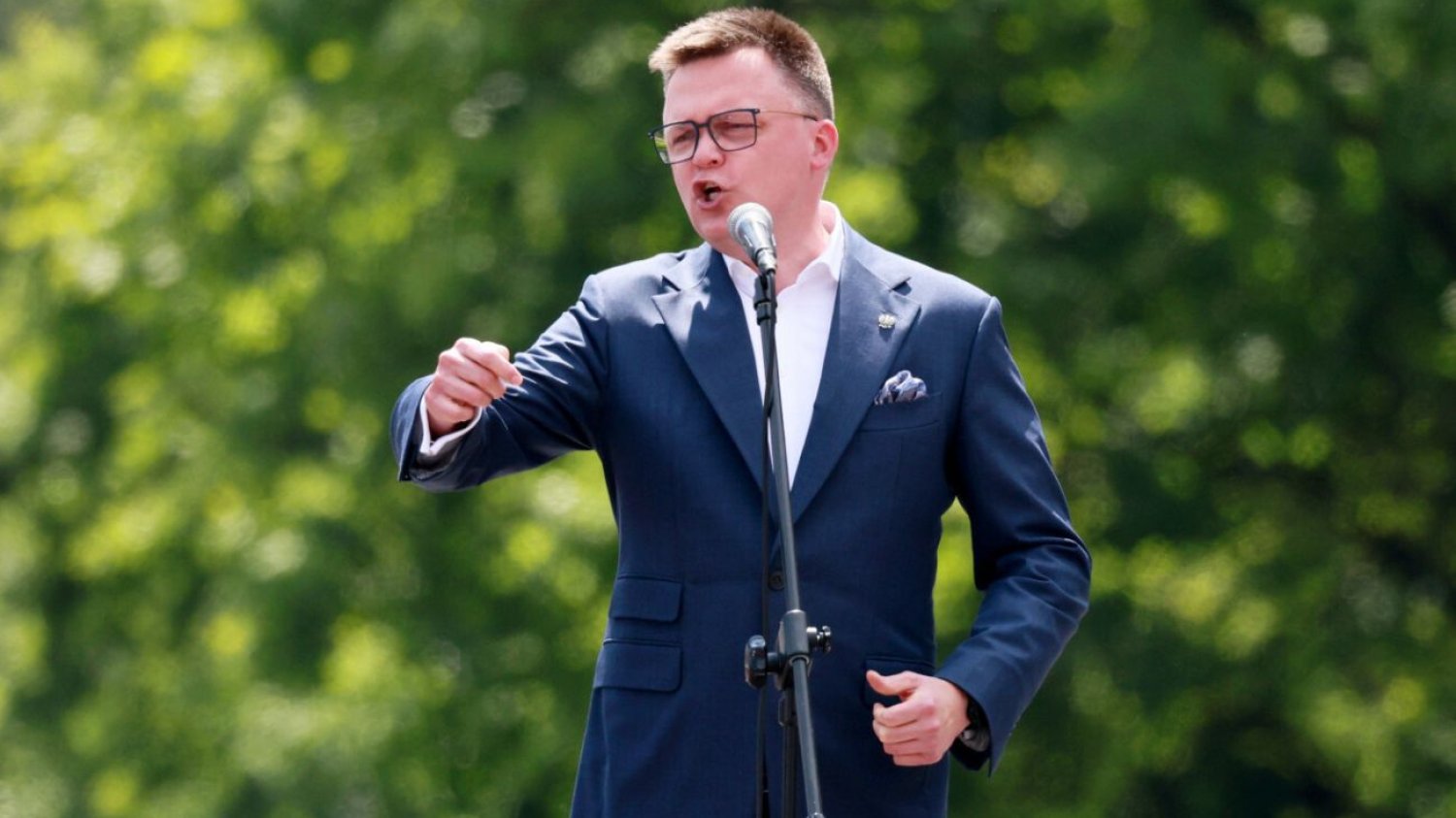 Hołownia zażartował z Nawrockiego Hołownia wyśmiał gest Nawrockiego