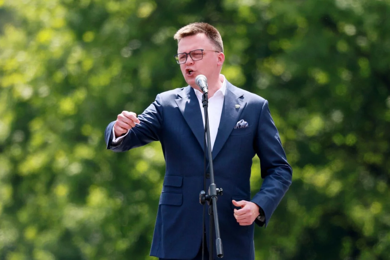 Hołownia wyśmiał gest Nawrockiego