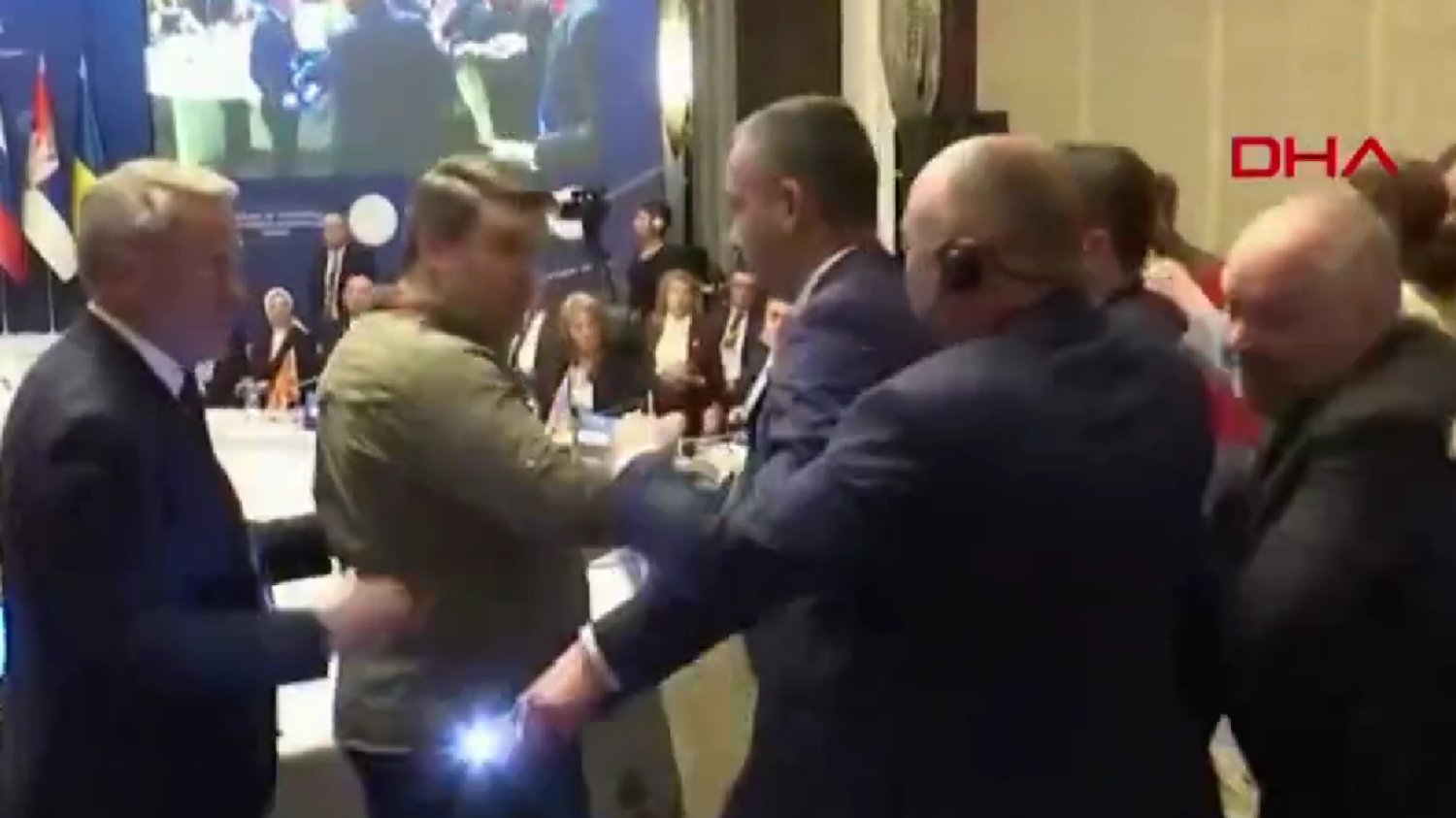 Delegacje Rosji i Ukrainy pobiły się w Turcji. Nagranie okrąża sieć.