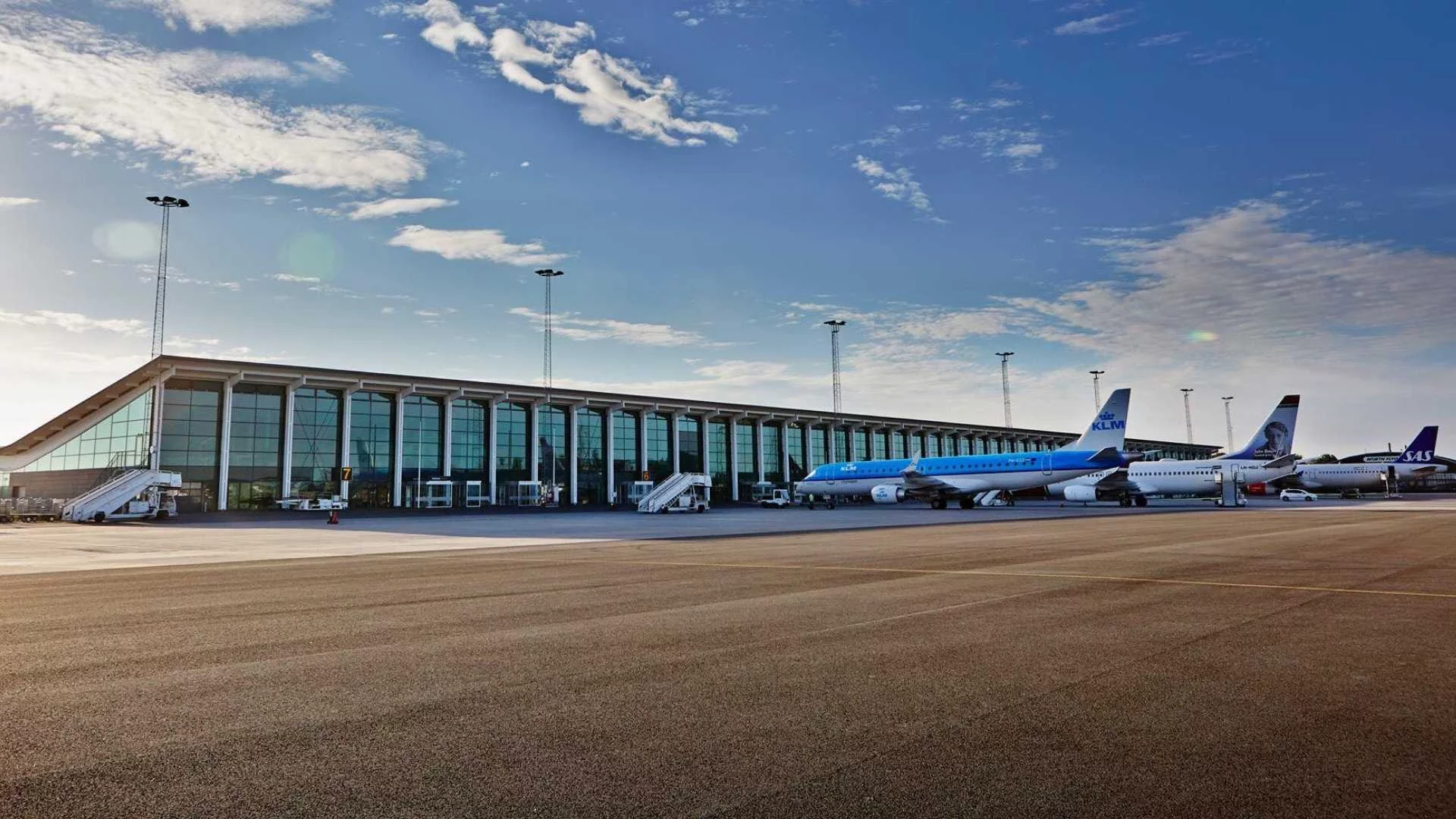 Atak dronowy na lotnisku w Danii lotnisko w Aalborgu