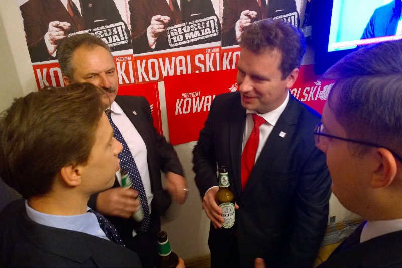 Już w wieczór wyborczy skrajna prawica zaczęła rozmawiać o zjednoczeniu.