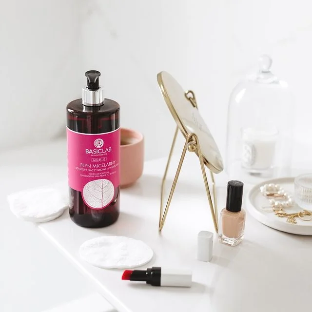Płyn micelarny do skóry wrażliwej i naczynkowej od BasicLab Dermocosmetics