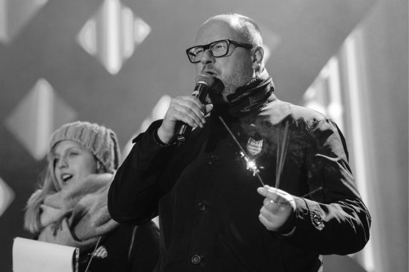 Jak zginał Adamowicz? 13 stycznia 2019 roku Stefan W. zaatakował Pawła Adamowicza. Prezydent Gdańska zmarł dzień później w szpitalu.