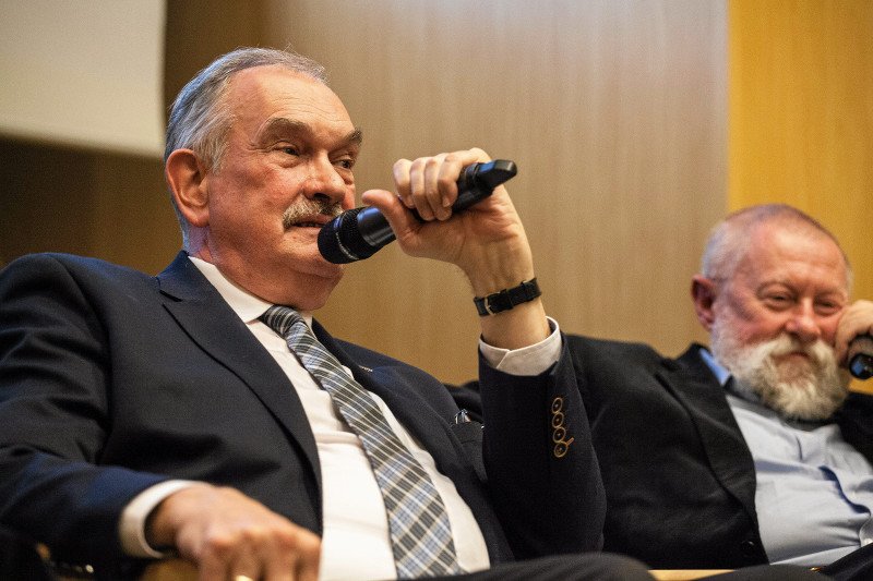 Rada Języka Polskiego zwróciła uwagę na granice wulgarności i brutalności, która w debacie publicznej zostały przekroczone. Naukowcy chcą podjąć zdecydowane działania.