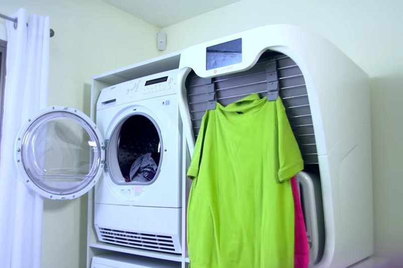 FoldiMate to maszyna, która składa, prasuje i sterylizuje odzież