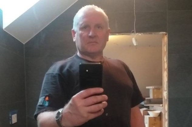 Kuzyn podejrzanego o potrójne zabójstwo w Borowcach przekazał policji nowe informacje o poszukiwanym.