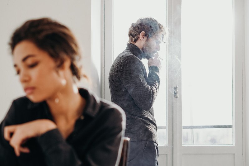 Ci, którzy doświadczają syndromu DDD, mogą obawiać otworzyć się przed drugą osobą.