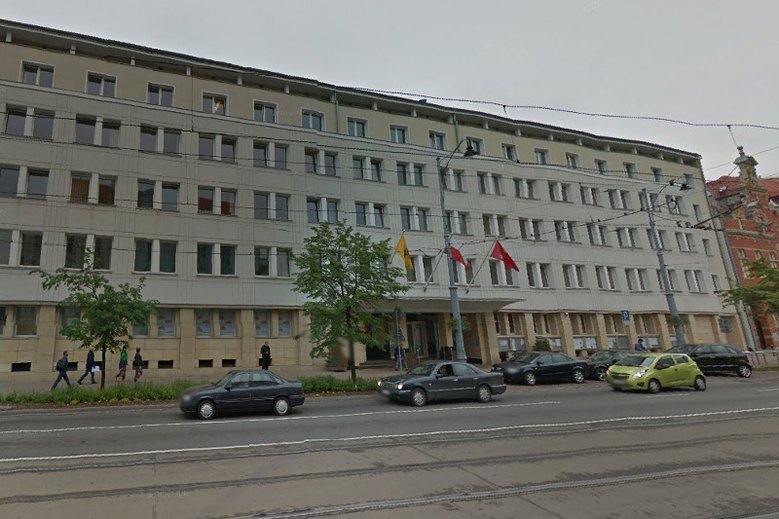 Ksiądz Rafał Sawicz najpierw zniknął z radarów Gdańskiej kurii, teraz wziął miesięczny urlop w urzędzie. Podobno chce się udać za granicę.