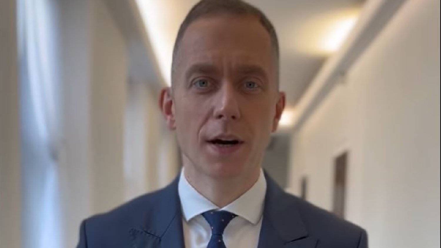 Cezary Tomczyk obnaża manipulację TVP na przykładzie Tuska. "Fabryka hejtu".