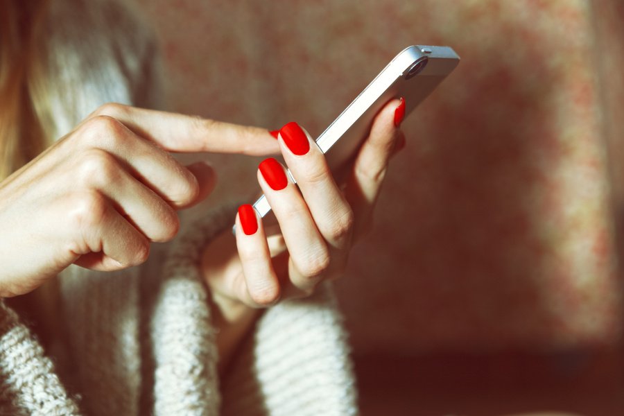 Telefon komórkowy warto odkażać jak najczęściej