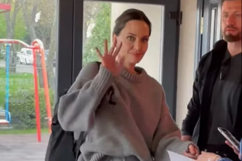 Angelina Jolie nie została w Polsce. Aktorka była widziana w kawiarni we Lwowie