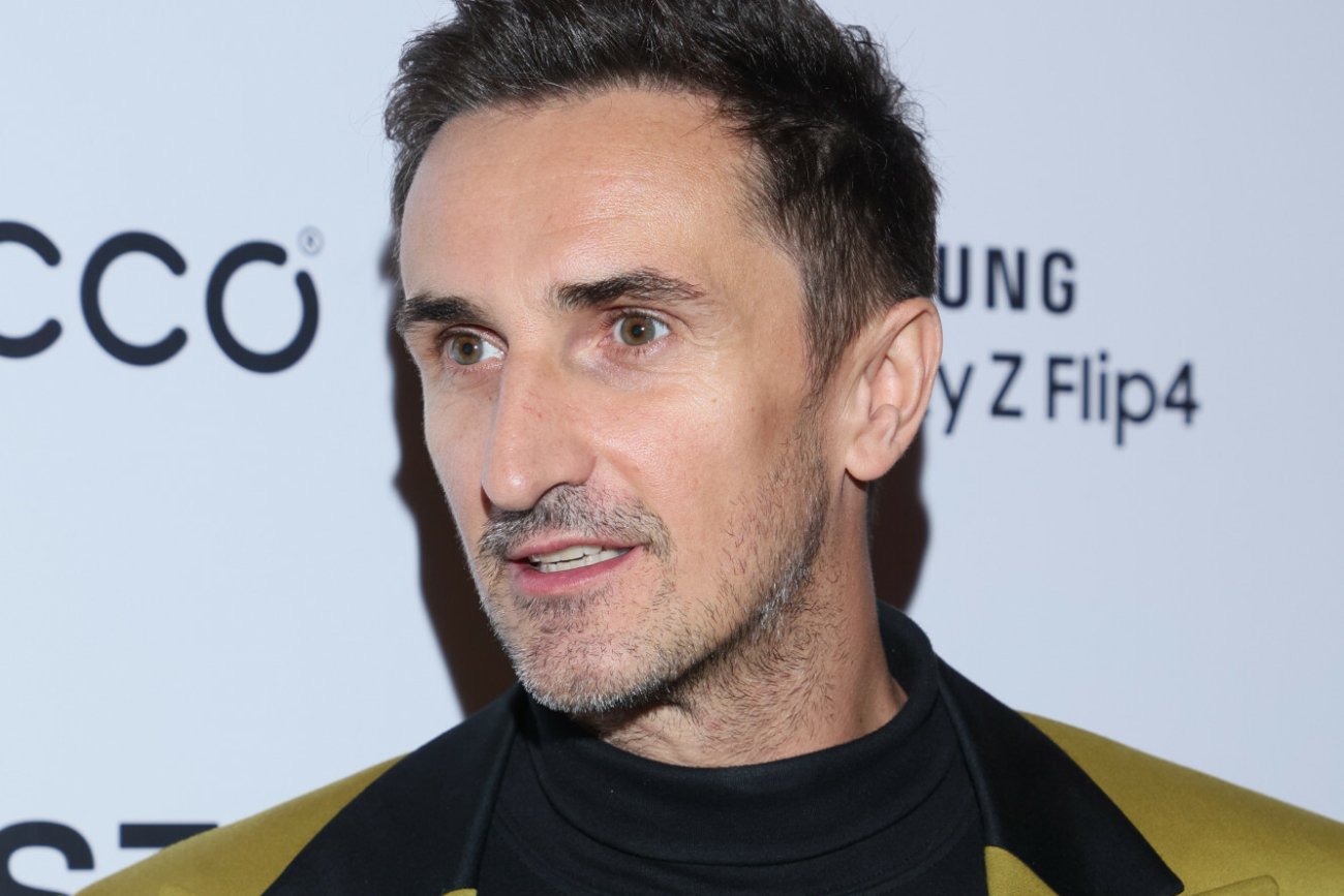 Sebastian Karpiel-Bułecka krótko o nerwicy po śmierci ojca