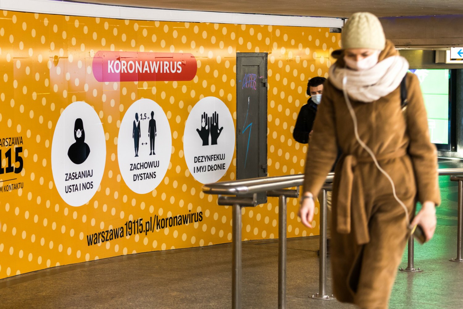 Rząd nie wyklucza podziału Polski na strefy żółtą czerwoną i zieloną w związku z rosnącą liczbą zakażeń COVID-19.