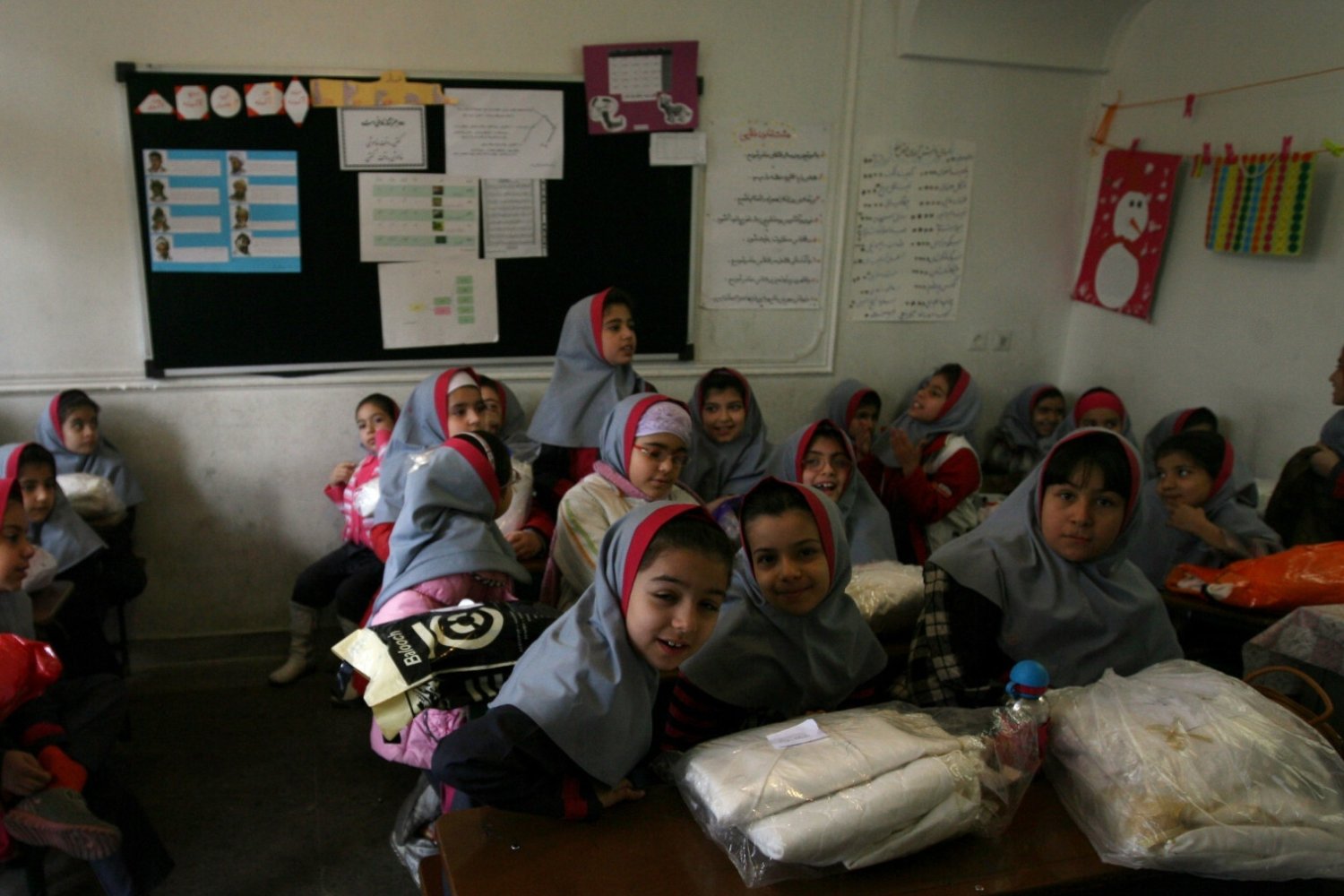 Irański dziewczynki w szkole.