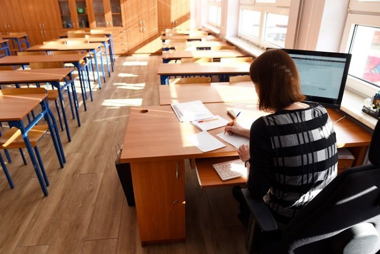 Na razie do szkół wrócili tylko uczniowie klas I-III podstawówki. Kiedy powrót do szkół? Nieoficjalne informacje RMF FM.