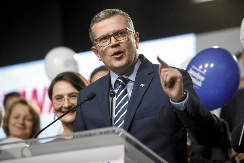 Marcin Bosacki (PO) twierdzi, że PiS wzorował się na bolszewikach tworząc "ustawę kagańcową" dla sądów. Wskazał podobieństwa na podstawie pracy naukowej dr hab. Anny Stawarskiej–Rippel.