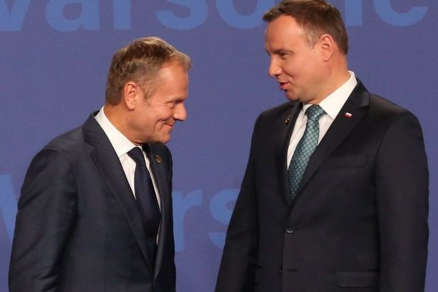 Donald Tusk przyjął zaproszenie Andrzeja Dudy w związku ze Świętem Niepodległości, bo, jak tłumaczył, "wydawało się bardziej serdeczne".