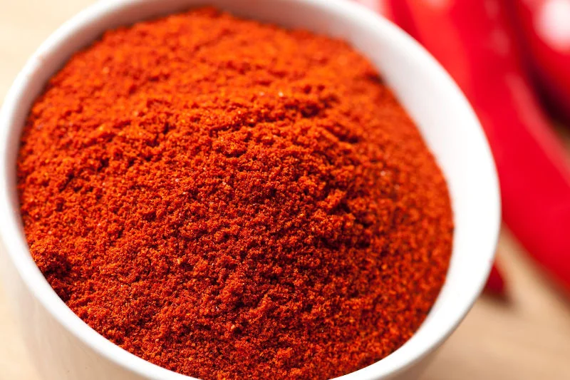 Szczypta chilli potrzebna jest do wykonania pomadki powiększającej usta