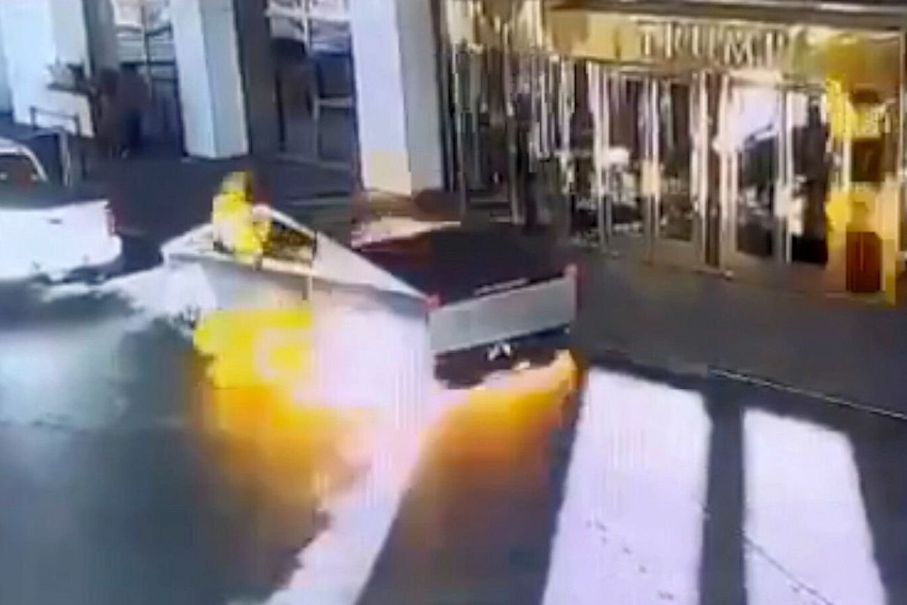 Przed hotelem Trumpa wybuchła Tesla.