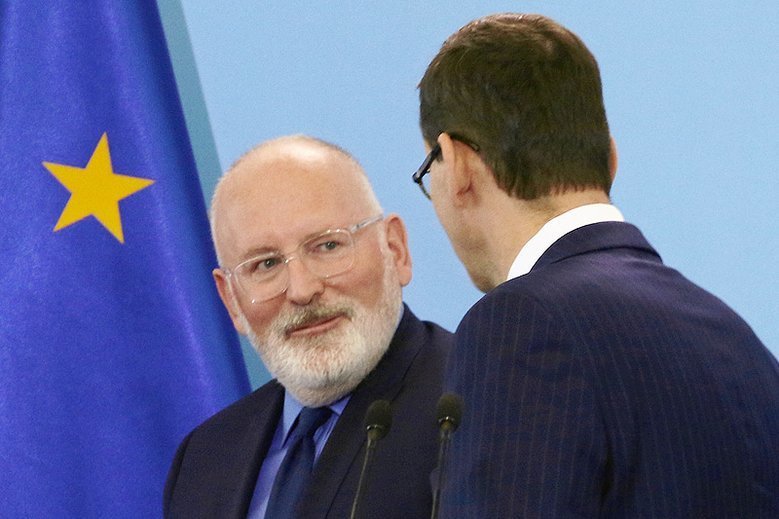 Po wyborze na knaydata socjaldemokratów na nowego szefa KE Frans Timmermans wygłosił przemówienie, w którym w mocnych słowach zwrócił się do Polaków.