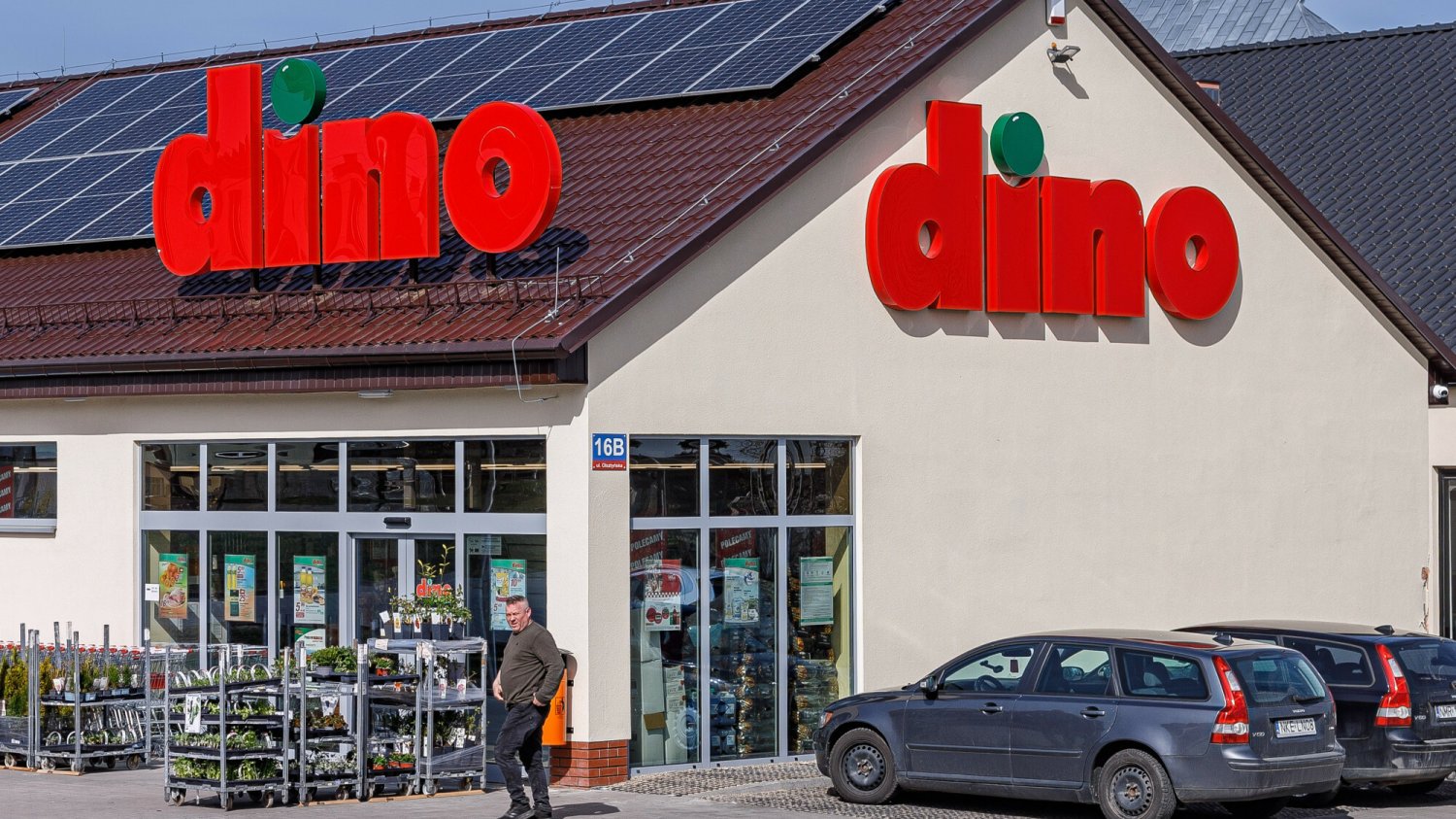 Promocja w Dino i Kauflandzie na brykiet na grilla. Gdzie obecnie jest najtaniej? Promocja na brykiet na majówkę 2025. Gdzie obecnie jest najtaniej?