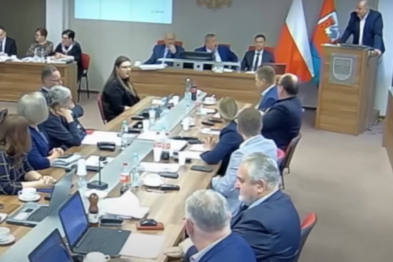Awantura podczas sesji Rady Miasta w Sochaczewie. "Pan się nie podnieca".